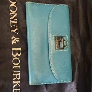 Dooney&Bourkey Continental Wallet